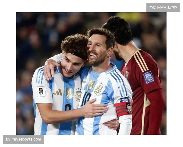 阿根廷队劳塔罗与阿尔瓦雷斯成梅西锋线重要搭档